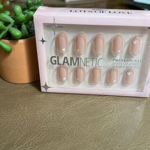 NEW Glamnetic Reusable Press-On Nails